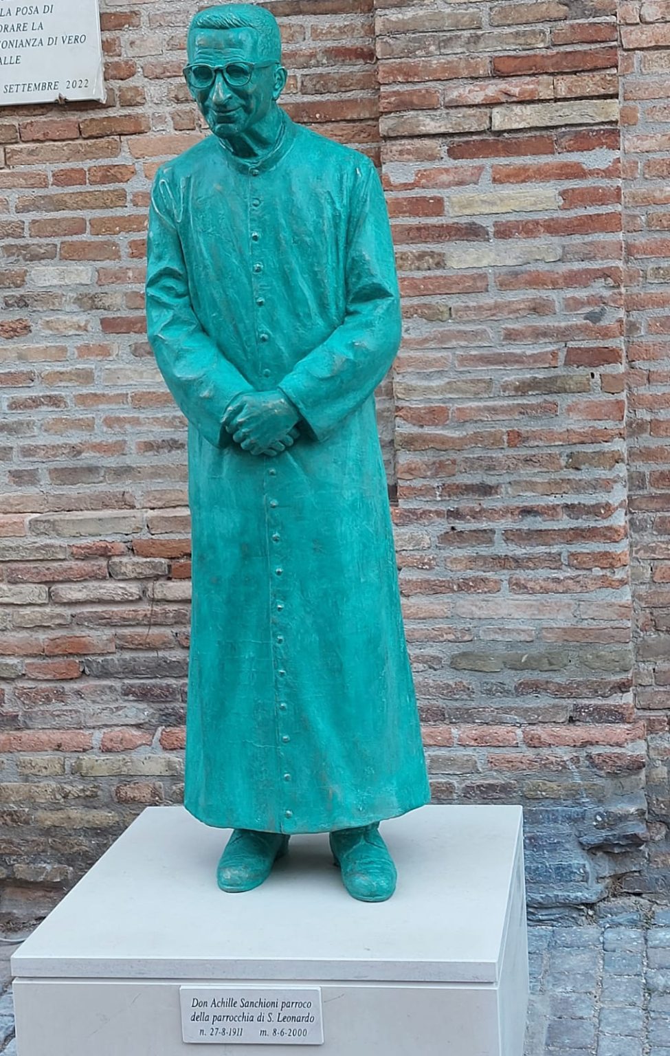 Inaugurata A Fano Una Statua Dedicata Al Prete Buono Don Achille