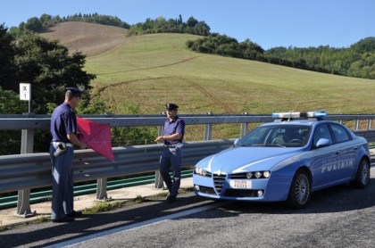 Urbino: Motociclista urta cavo di aquilone abbandonato, incolume per miracolo item-thumbnail